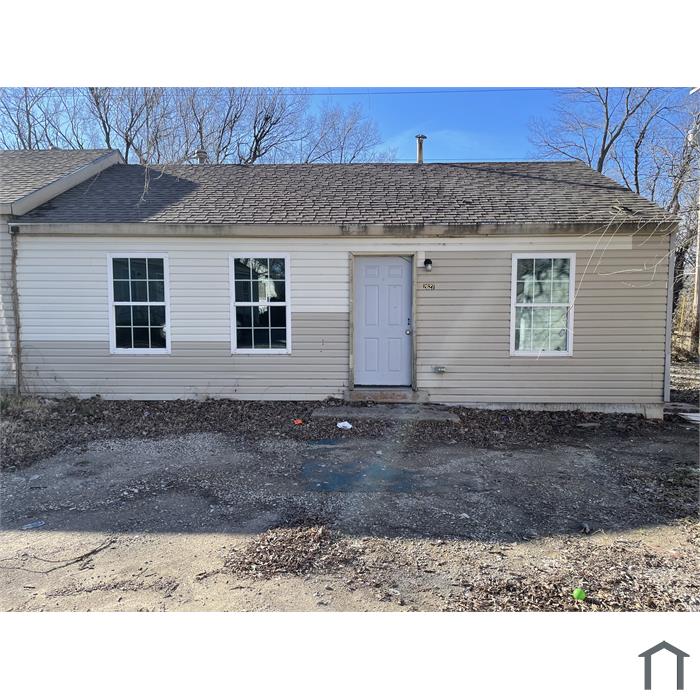 2627 S Fees St