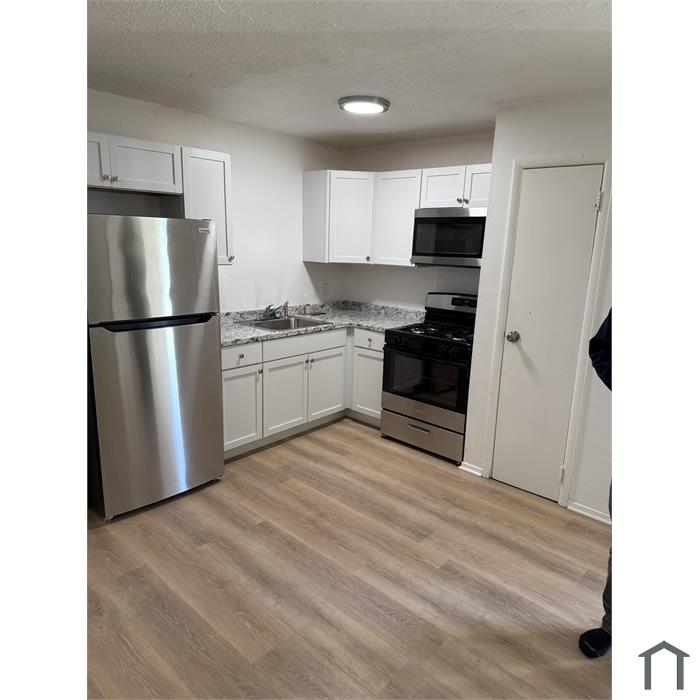 2319 S Saint Clair Ave