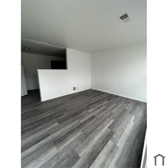 2500 Lindsay Ave
