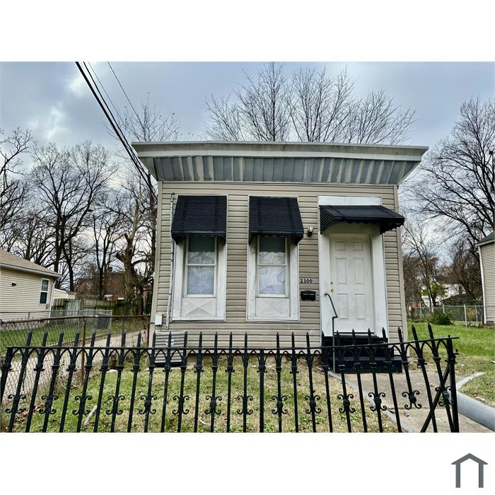 2300 W Madison St