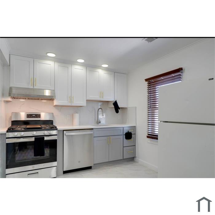 3814 1/2 Southern Parkway
