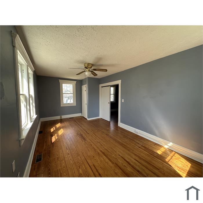 119 W Ashland Ave