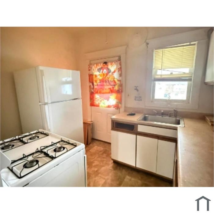 1212 Queen Ave