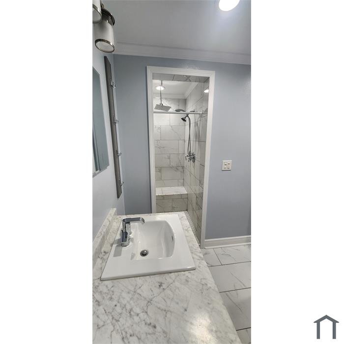 18 E Chalmette Cir