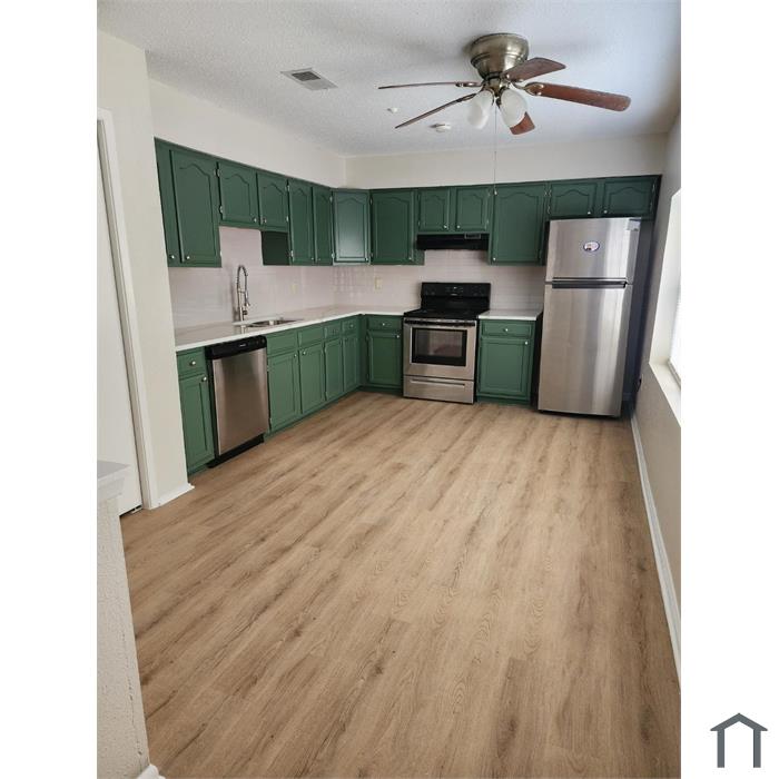 2460 Oakmere Dr