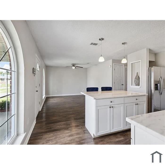 1105 Warren Dr
