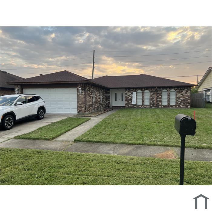 2440 W Sunny Meade Dr