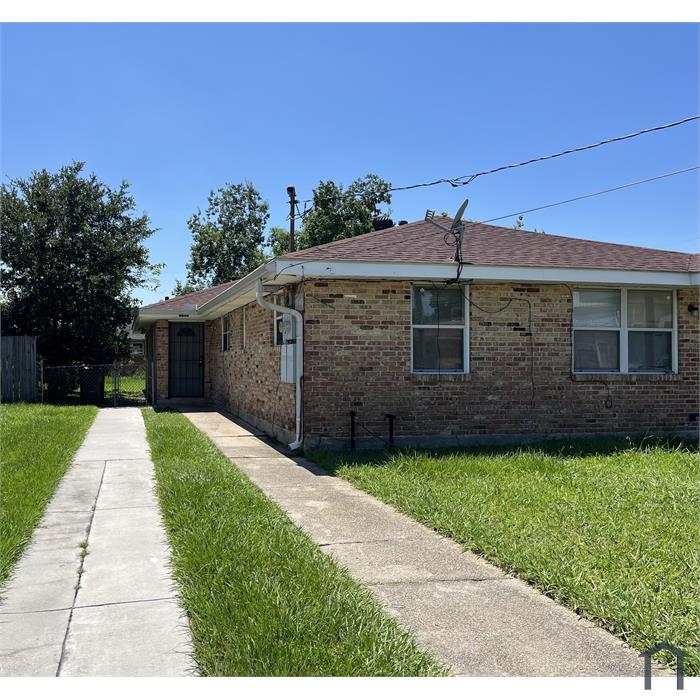 4832 Rosemont Pl
