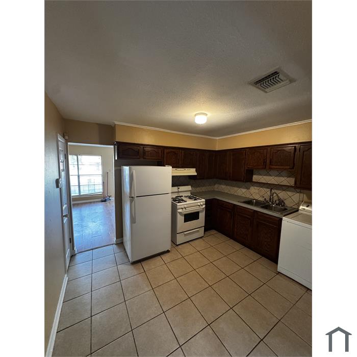 8016 Matthew Pl