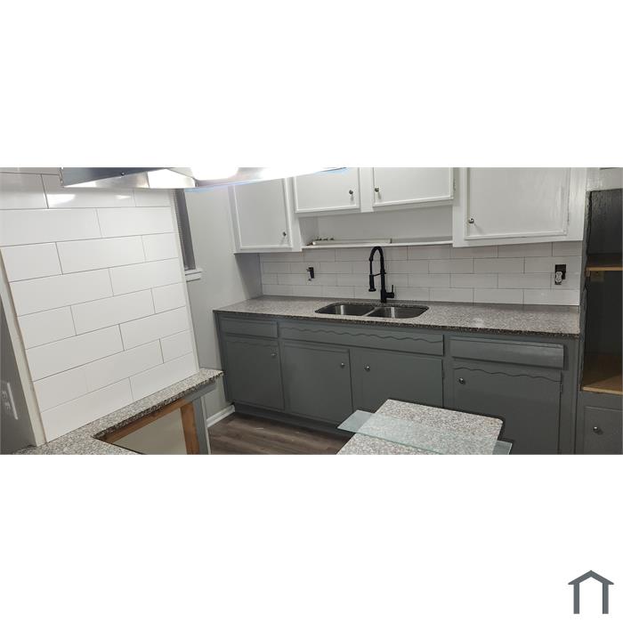 1146 Crestmoor Dr