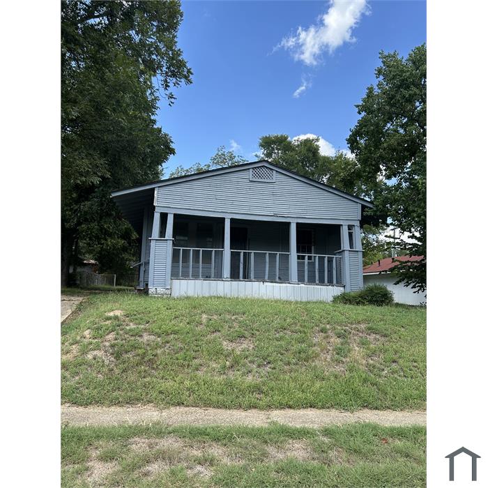 2740 Lakeshore Dr