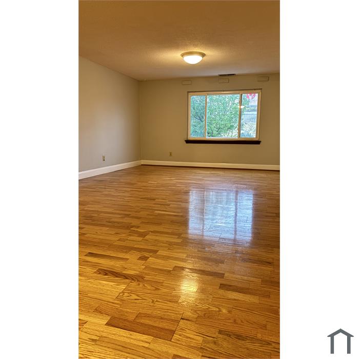 586 Boston Post Rd E