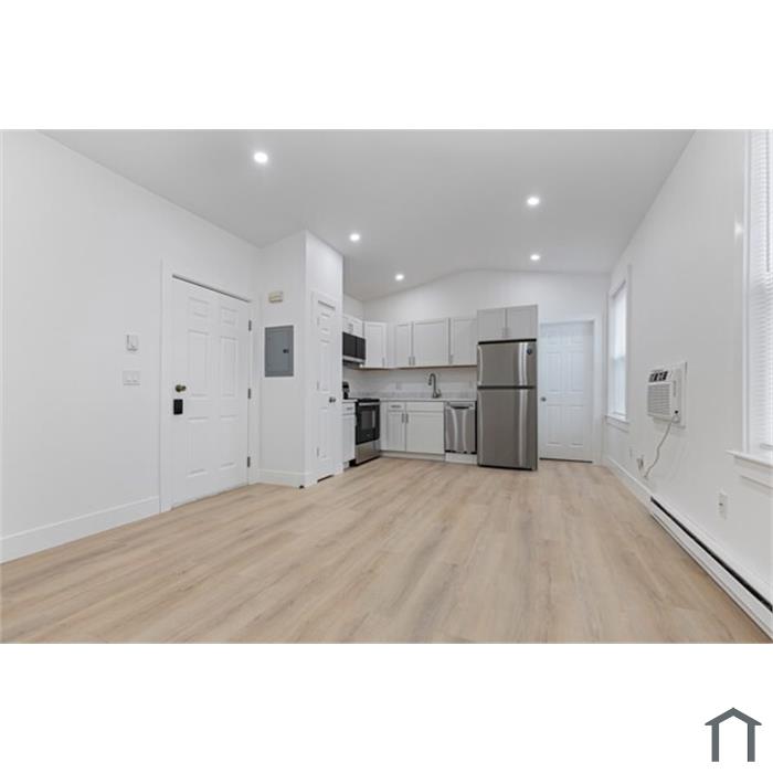 27 Salem St