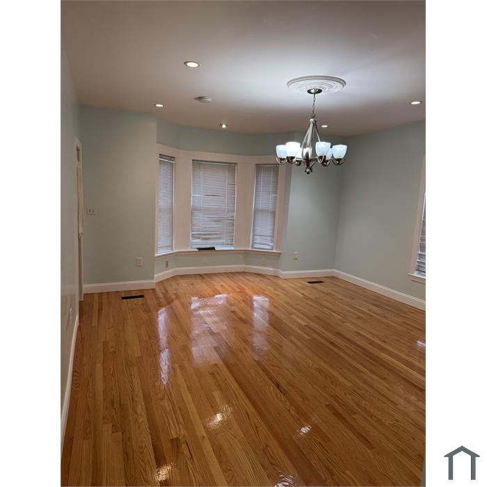 34 Lynnfield St