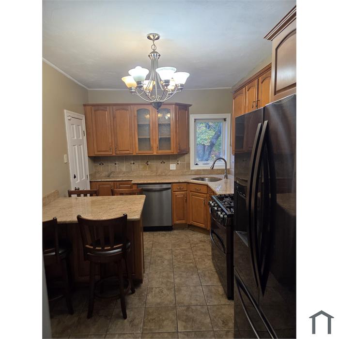 82 Brent St