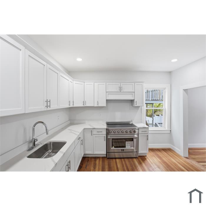 53 Woodford St