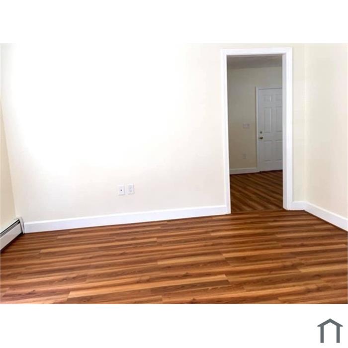 137 W Selden St