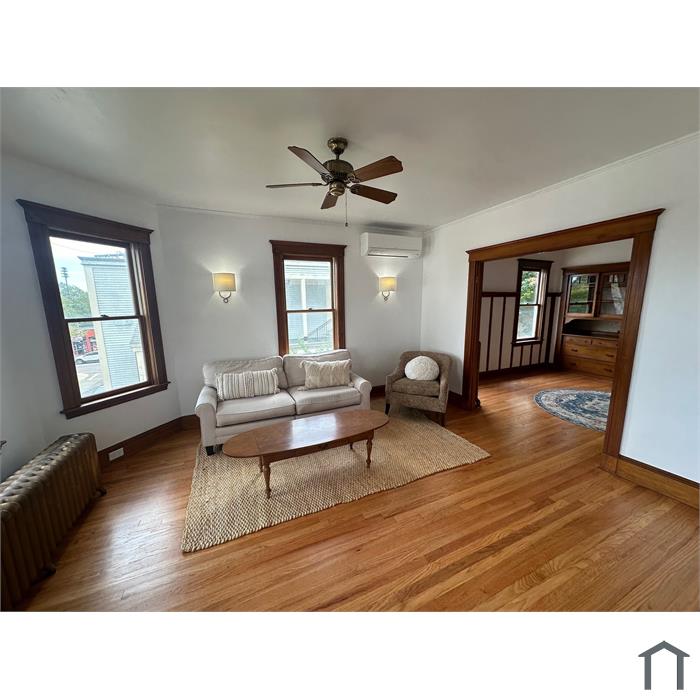8 Lee Hill Rd