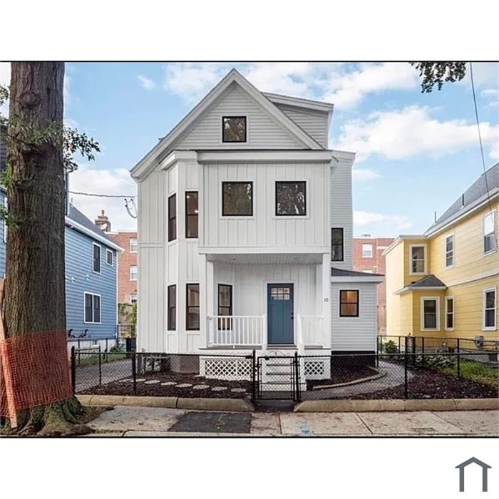 10 Van Norden St
