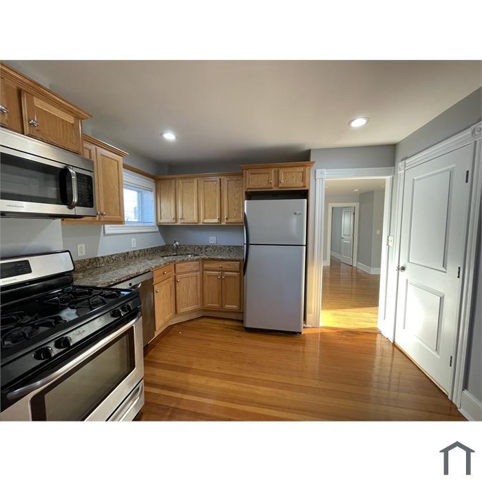 437 High St