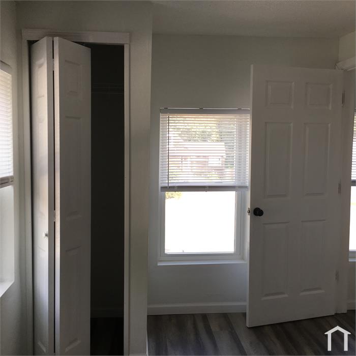 249 W Main St