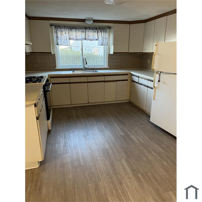 54A Pleasant St
