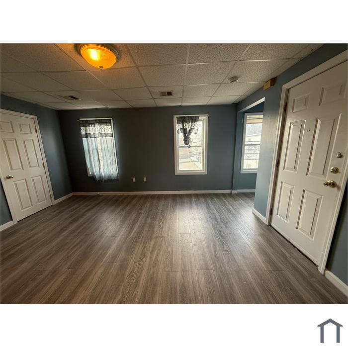 1905 N Main St