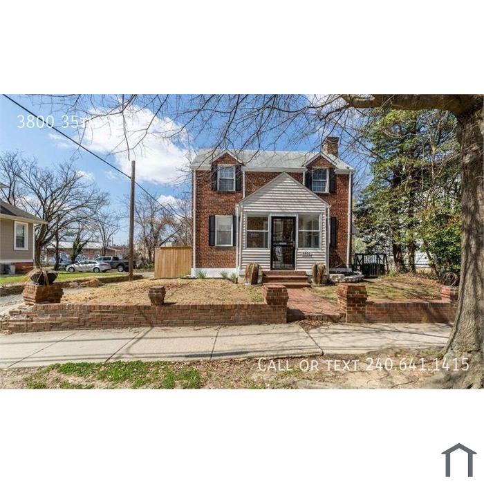 Spacious 3 BR/2 BA Single-Family Home in Mount Rainier!