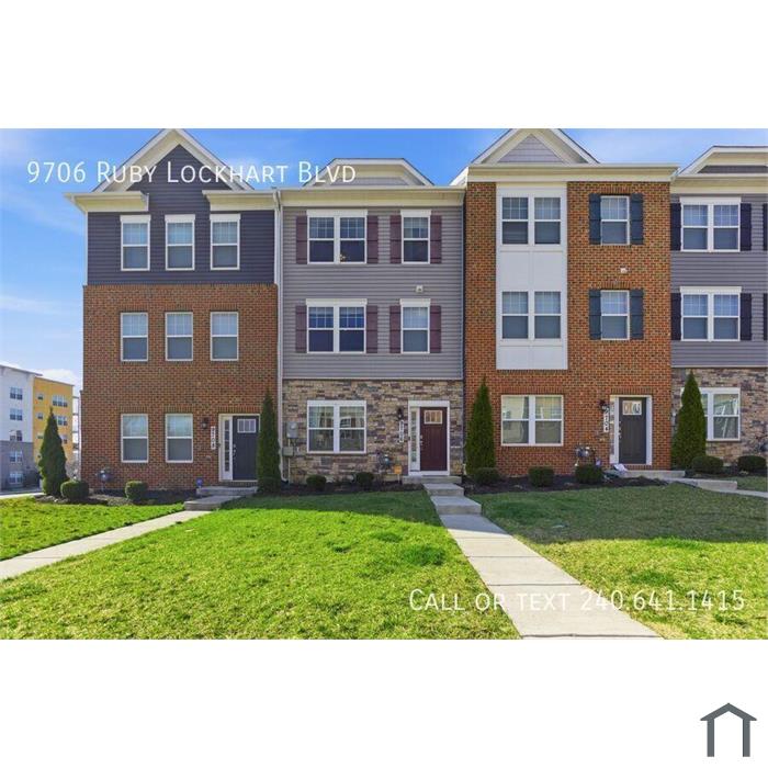 Amazing 3 BR/2.5 BA EOG Townhome in Bowie!