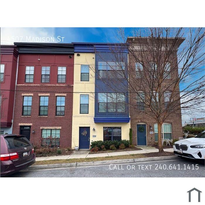 Amazing 4 BR/3.5 BA Townhome in Riverdale!