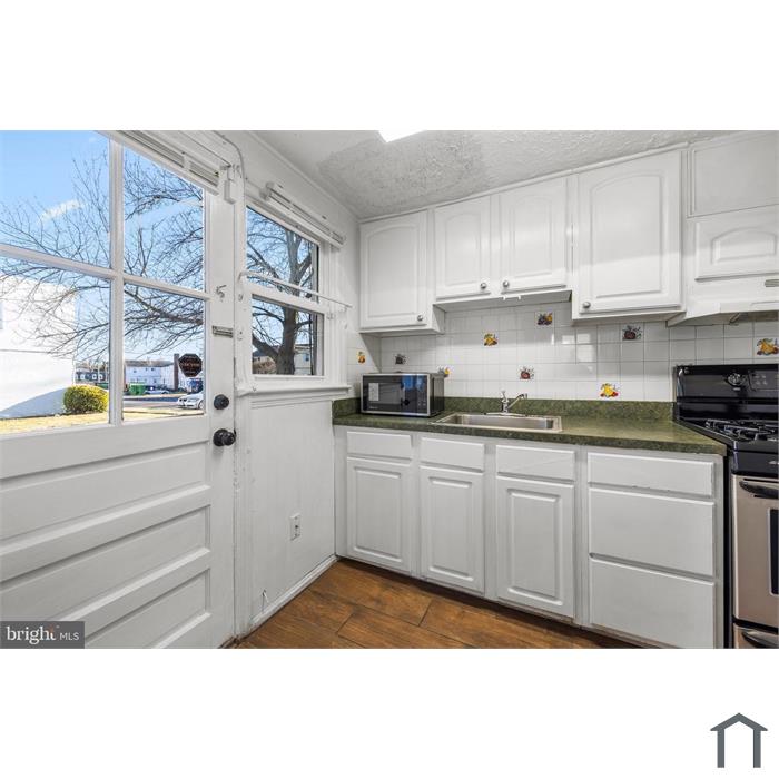 2515 Colebrooke Dr