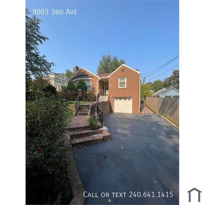 Beautiful 3 BR/2 BA Single-Family Home in Woodside