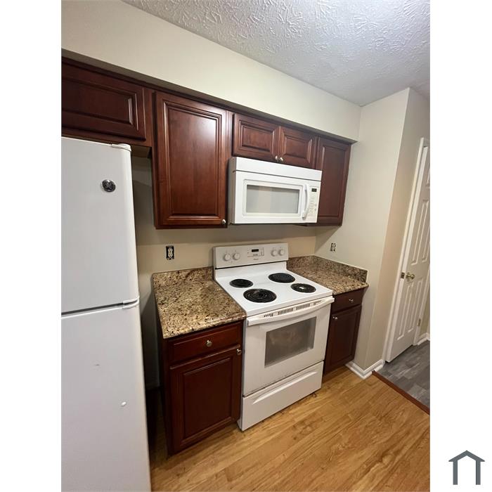 905 Swallow Crest Ct
