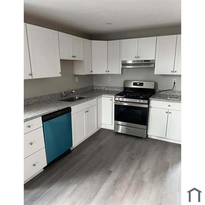 113 W 22nd St