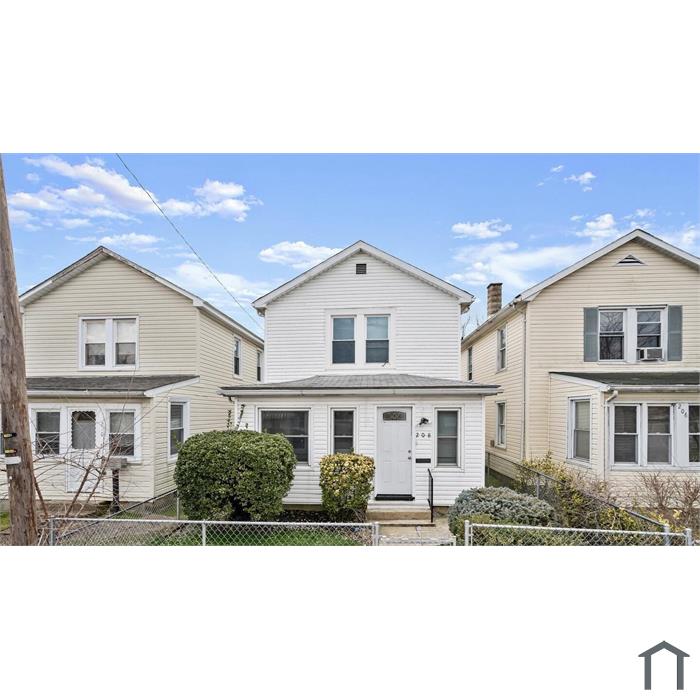 208 Center St