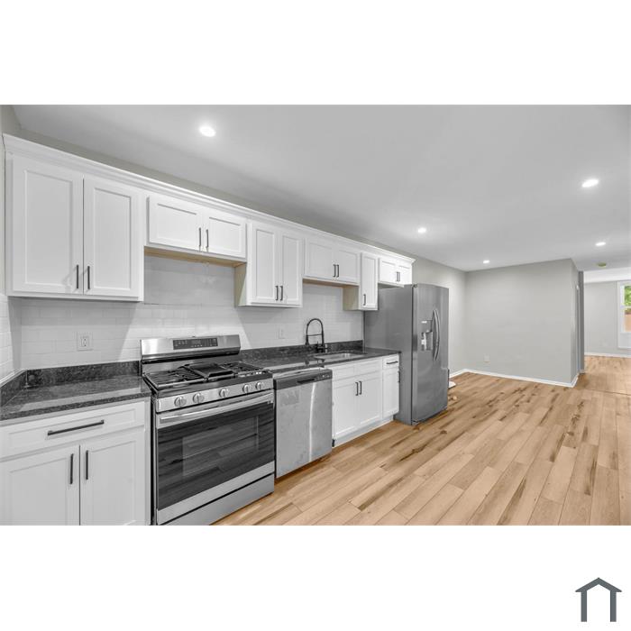 2431 E Fayette St