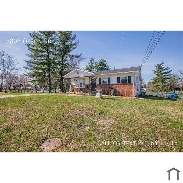 Stunning 3 BR/2 BA Single-Family Home in Brooklyn Park!