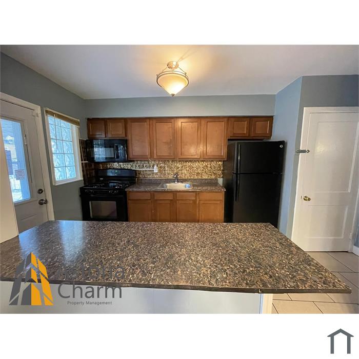 102 S Kossuth St