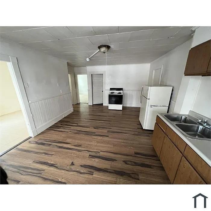 52 Falmouth St