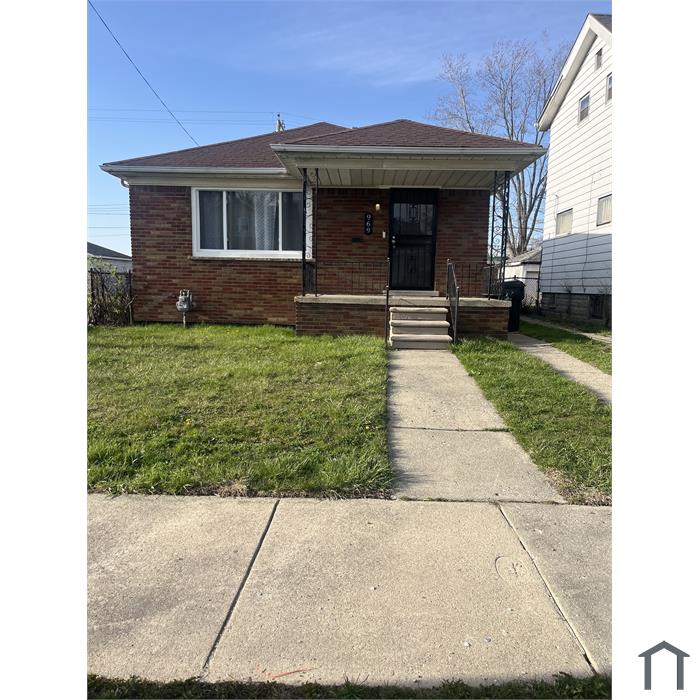 969 E Brentwood St