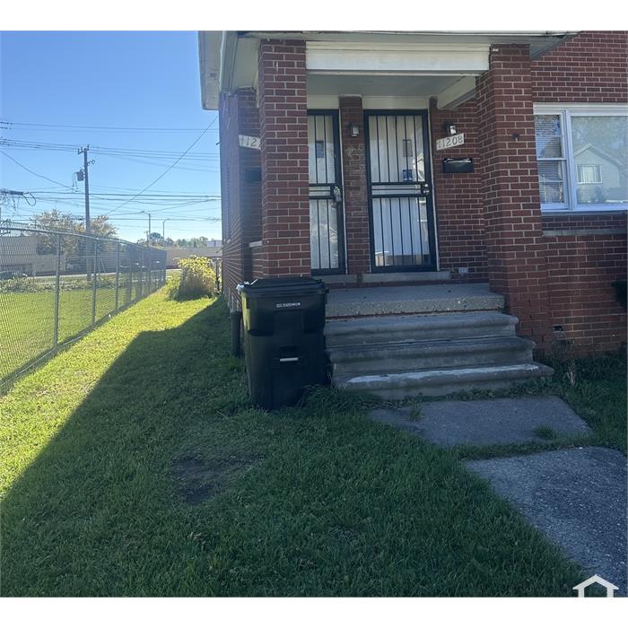 11208 Charlemagne St