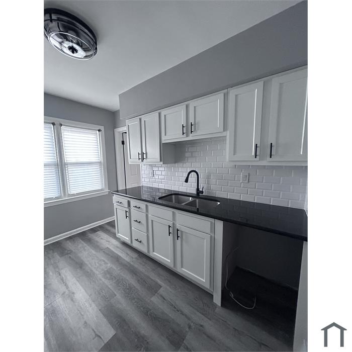 14024 Grandville Ave