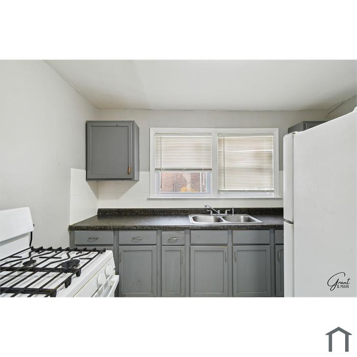15818 Puritan St