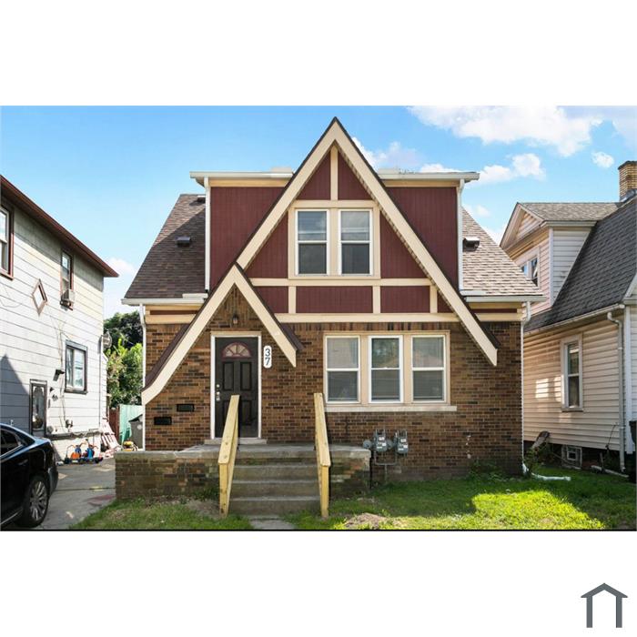 37 W Woodward St