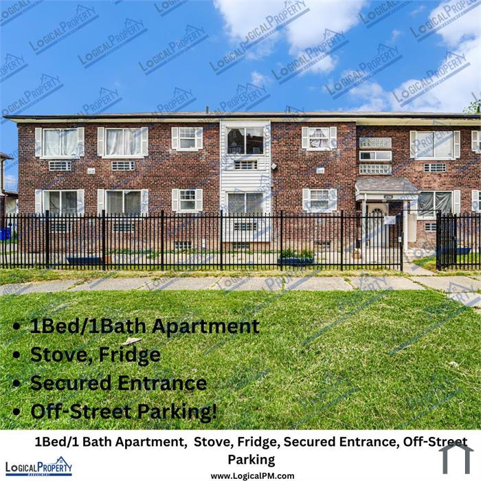 1/1 Apartment:Stove, Refrigerator & A/C Units