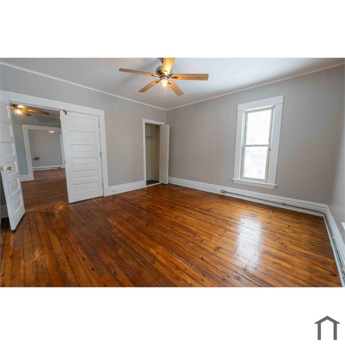 302 Spencer St NE