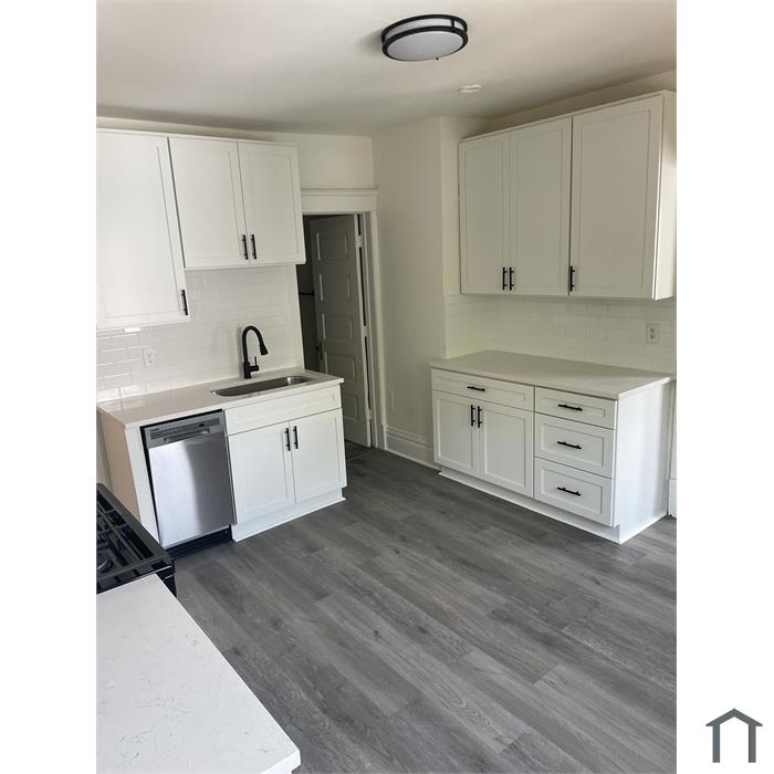 2001 Grand St NE