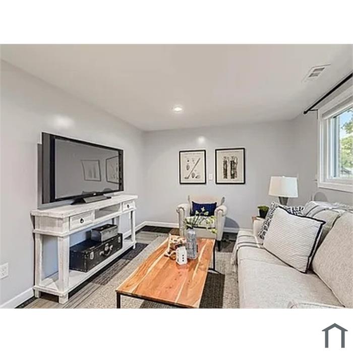 8607 S Maplebrook Cir