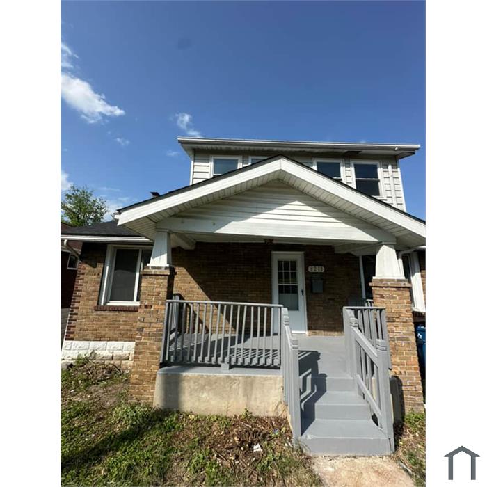 8213 John Pl