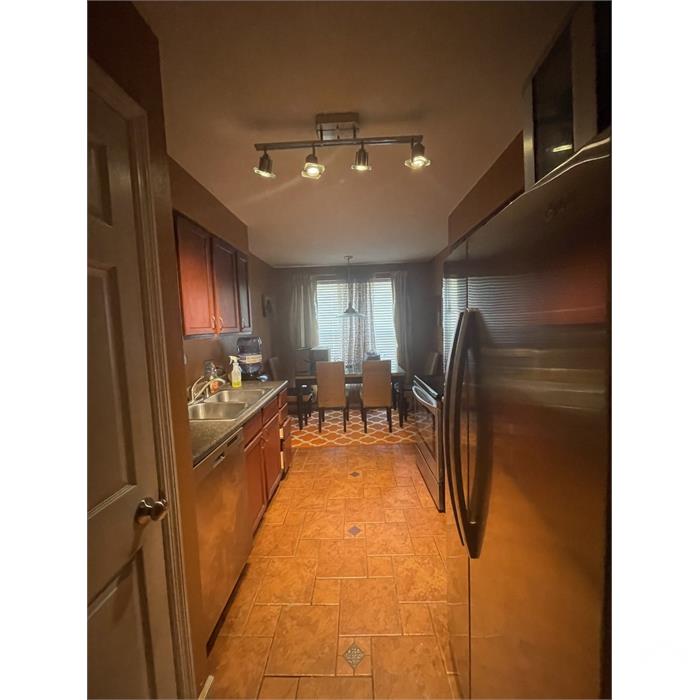 1958 Greenpoint Dr